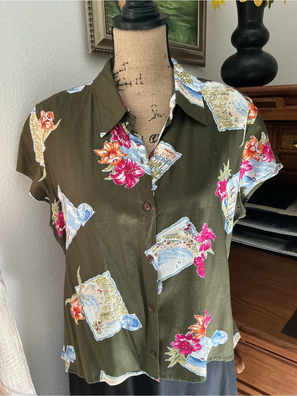 Hawaii Print Button-Front Women's Blouse